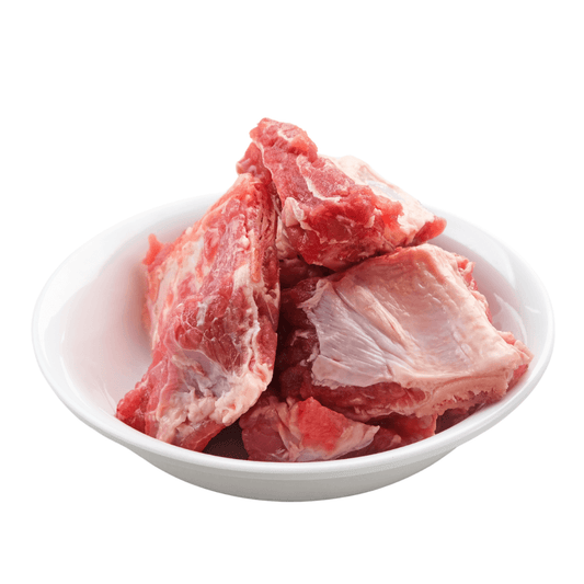 Costilla de cerdo en trocitos La Costilla de Cerdo en Trozos es un corte práctico y versátil, ideal para guisos, asados y frituras. Estos trozos son perfectos para quienes buscan una opción lista para cocinar, conservando el sabor jugoso y la textura tier