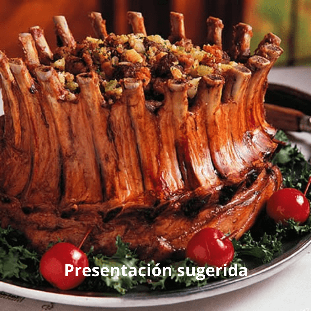 Corona navideña de cerdo La Corona Navideña de Cerdo es un corte compuesto por 14 costillas de cerdo cuidadosamente limpiadas y unidas al lomo, formando una presentación en forma de corona. Este corte es ideal para asar u hornear, permitiendo que los jugo